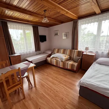 Krysztal בית אירוח סטגנה